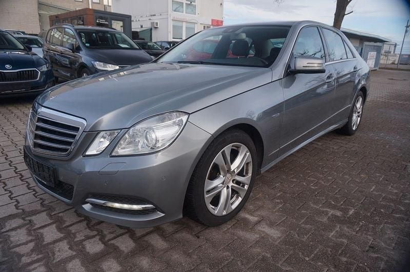 Second-hand Mercedes E220 170 CP (125 kW) 2011 Argintiu Berlinǎ