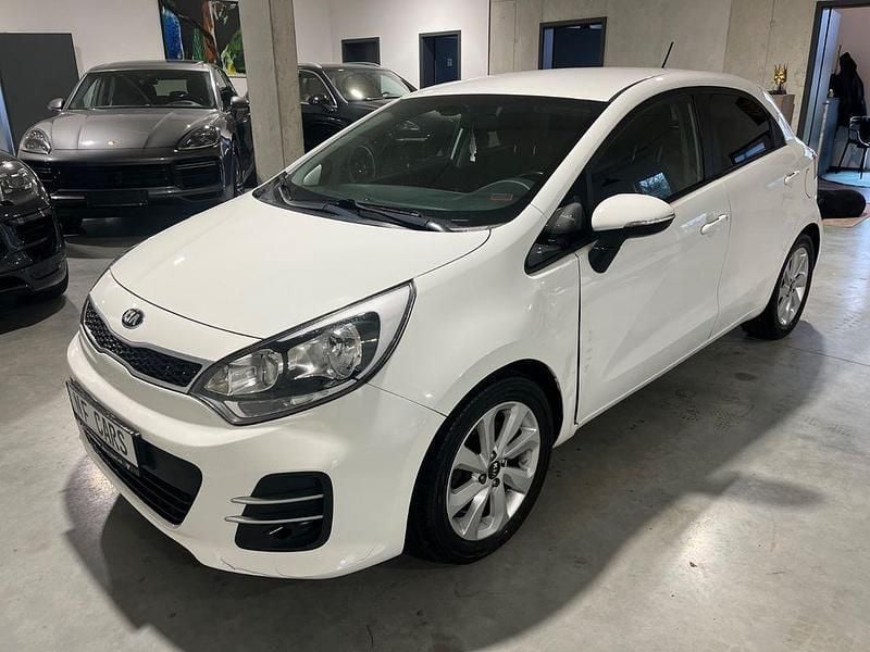 Gebraucht Kia Rio DREAM-TEAM Edition 109 PS (80 kW) 2016 Weiß Limousine