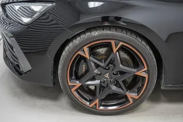 Gebraucht Cupra Leon VZ 333 PS (244 kW) 2025 Midnight black metall... Kombi