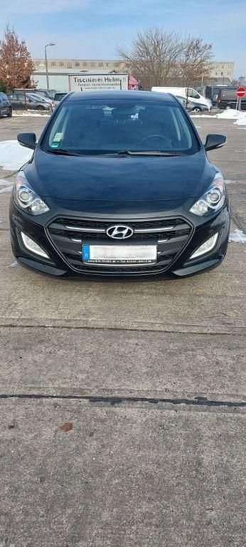 Gebraucht Hyundai i30 101 PS (74 kW) 2017 Schwarz Limousine