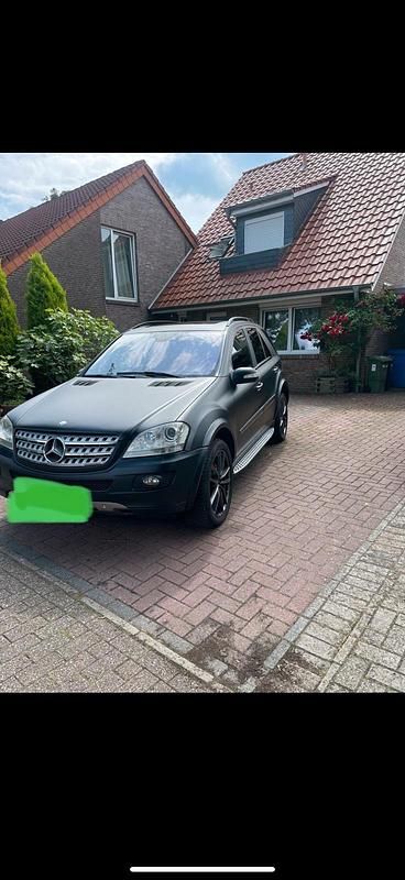 Schwarz Gebraucht 2007 Mercedes ML320 SUV | 9.498 € - Bild 1/4