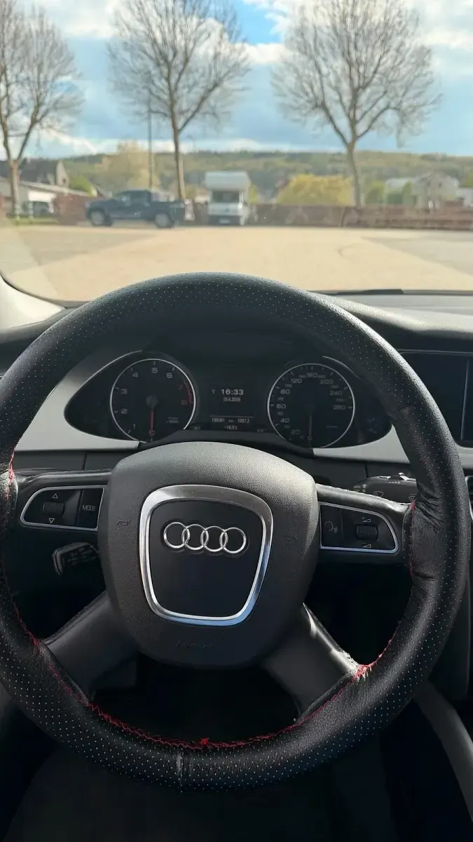 Gebraucht Audi A4 Comfort 160 PS (117 kW) 2011 Schwarz Limousine