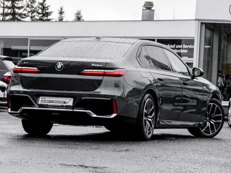 Gebraucht BMW 740 M Sport 299 PS (219 kW) 2025 Grau Limousine
