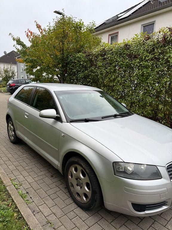 Silber Gebraucht 2004 Audi A3 Ambition Limousine | 1.999 € (Guter Preis) - Bild 1/4