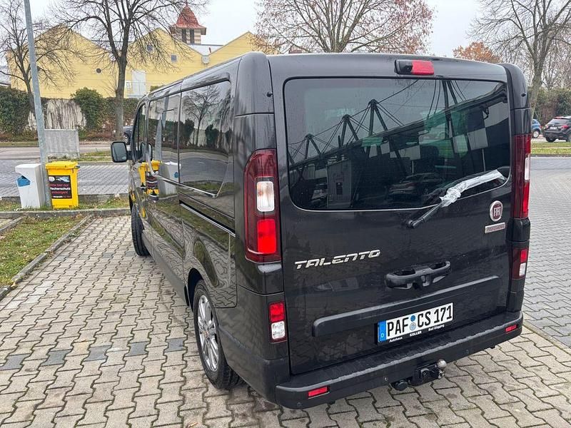 Gebraucht Fiat Talento Family 145 PS (106 kW) 2017 Schwarz Van / Kleinbus