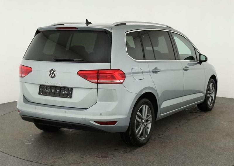 Neu VW Touran Comfortline 150 PS (110 kW) 2026 Oyster silber metallic Van / Kleinbus