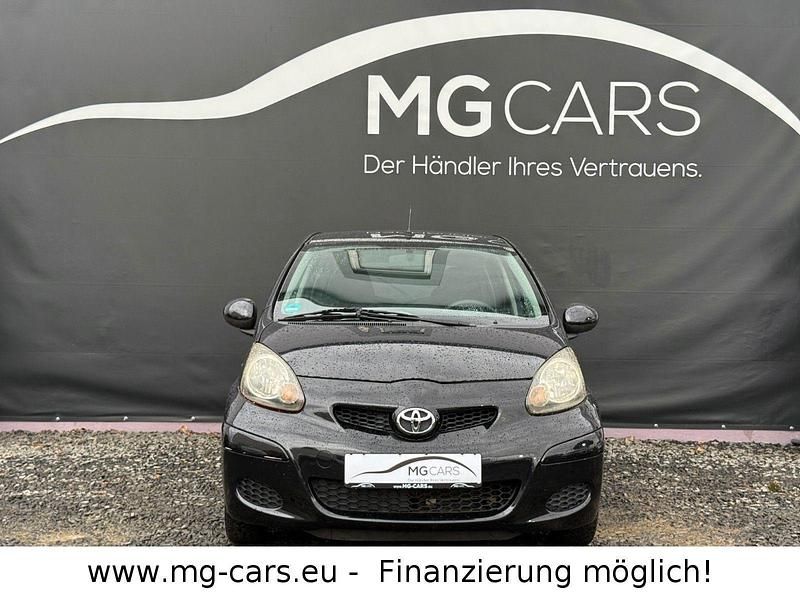 Gebraucht Toyota Aygo 68 PS (50 kW) 2011 Schwarz Kleinwagen