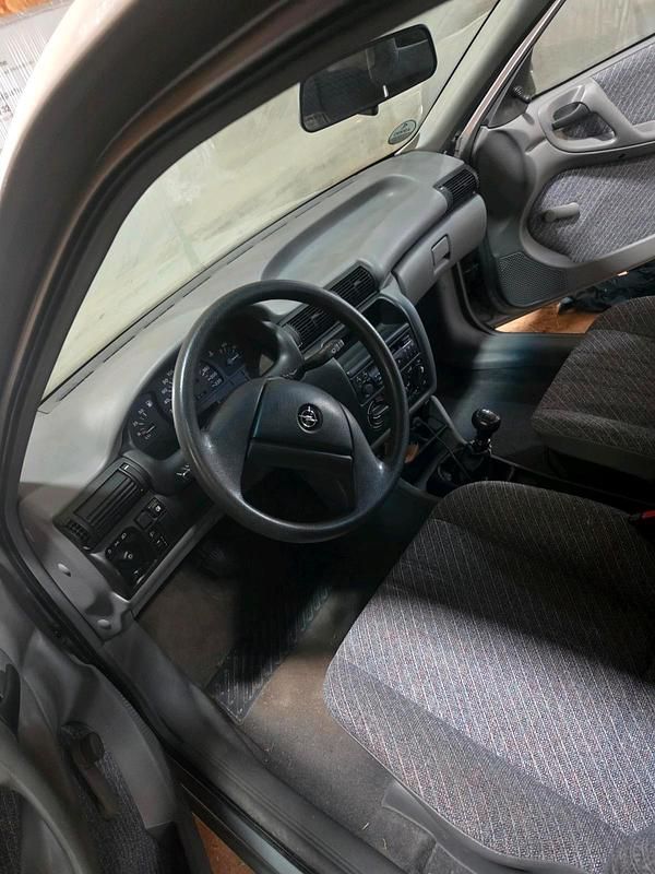 Gebraucht Opel Astra 75 PS (55 kW) 1993 Silber Kleinwagen