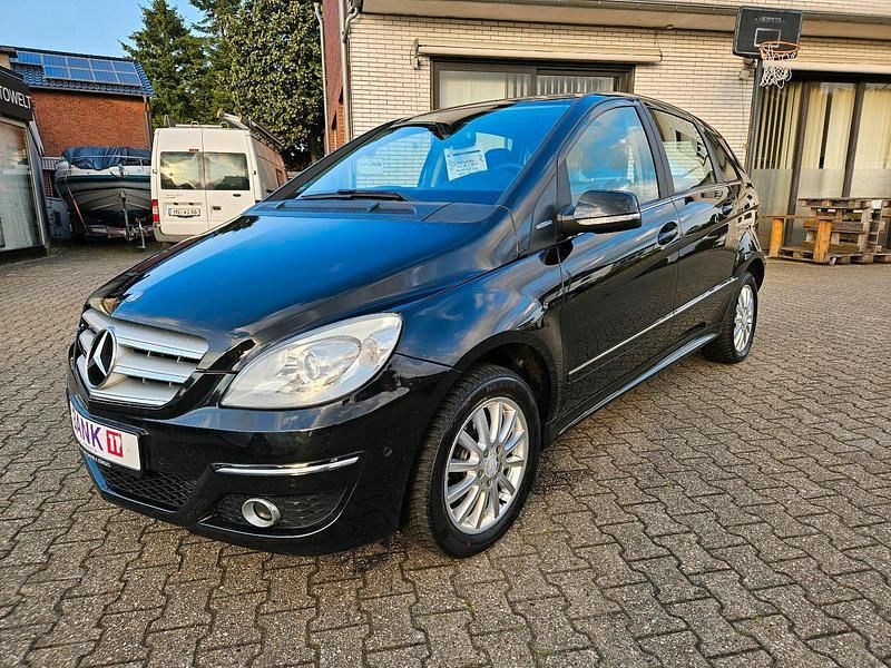 Schwarz Gebraucht 2010 Mercedes B180 Van / Kleinbus | 4.200 € (Fairer Preis) - Bild 1/4