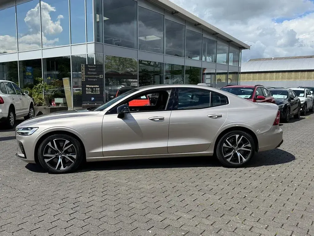 Gebraucht Volvo S60 Plus 250 PS (183 kW) 2023 Grau Limousine