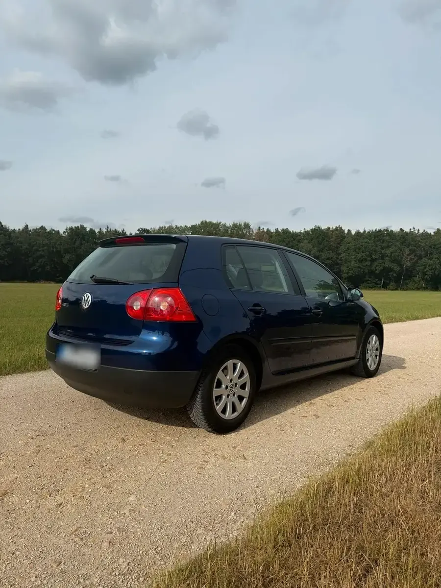 Gebraucht VW Golf V 115 PS (84 kW) 2005 Blau Kleinwagen