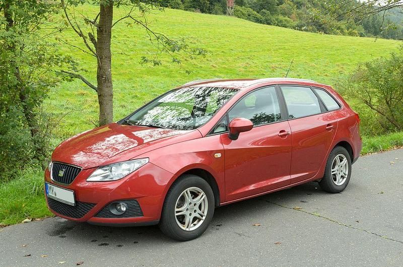 Rot Gebraucht 2010 Seat Ibiza Style Kombi | 3.000 € (Guter Preis) - Bild 1/4