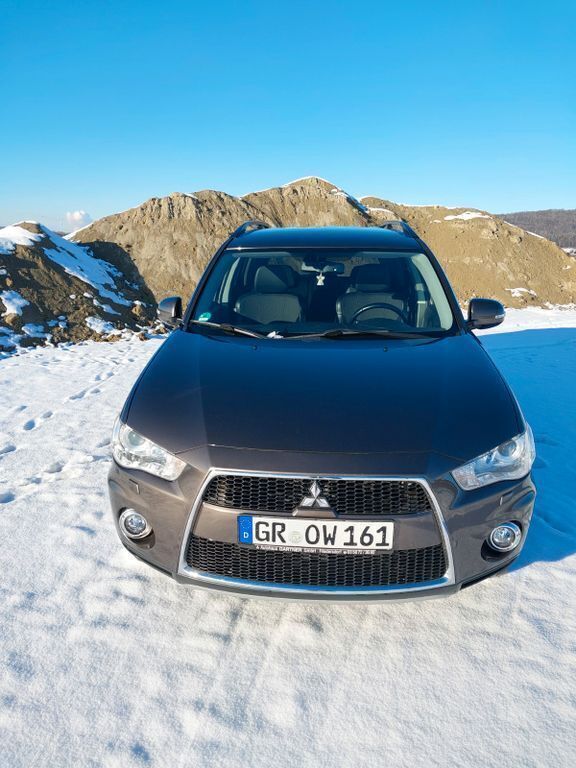 Braun Gebraucht 2013 Mitsubishi Outlander Invite SUV | 6.000 € (Guter Preis) - Bild 1/4