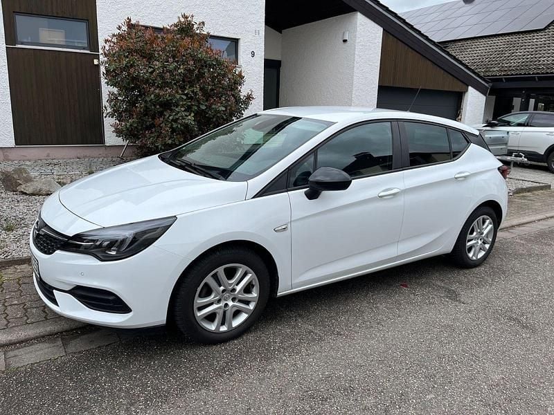 Gebraucht Opel Astra Edition 110 PS (80 kW) 2021 Weiß Limousine
