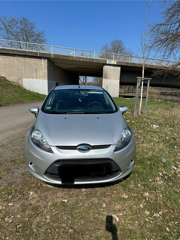 Gebraucht Ford Fiesta Titanium 95 PS (69 kW) 2012 Silber Kleinwagen