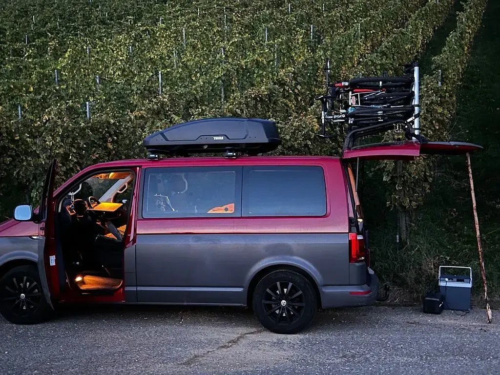 Second-hand VW Multivan Trendline 150 CP (110 kW) 2018 Roșu Monovolum