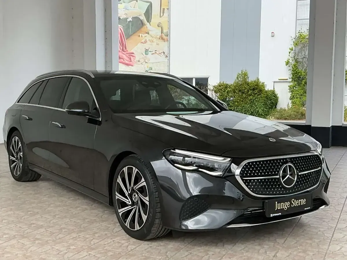 Gebraucht Mercedes E300 Avantgarde 313 PS (230 kW) 2024 Metalliclack graphitgrau metallic Kombi