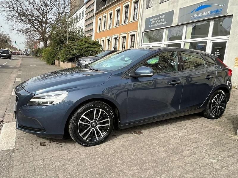 Gebraucht Volvo V40 120 PS (88 kW) 2019 Blau Limousine