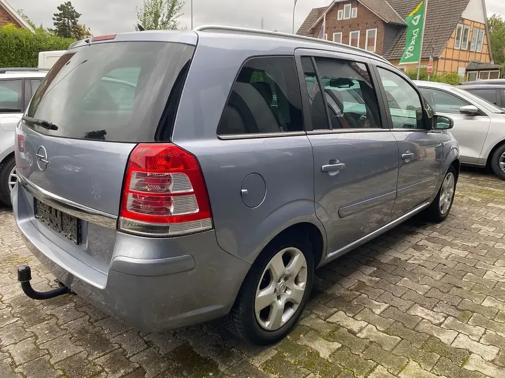 Gebraucht Opel Zafira Innovation 140 PS (102 kW) 2009 Silber Van / Kleinbus