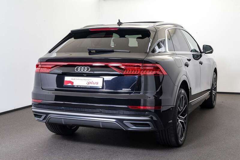 Gebraucht Audi Q8 Ambiente 286 PS (210 kW) 2020 Orcaschwarz metallic SUV