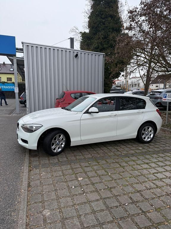 Gebraucht BMW 114 102 PS (75 kW) 2014 Weiß Kleinwagen