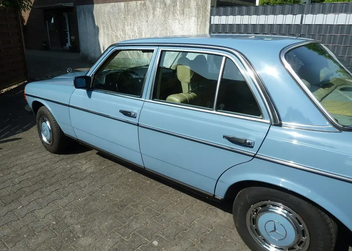Gebraucht Mercedes 250 140 PS (102 kW) 1982 Blau Limousine