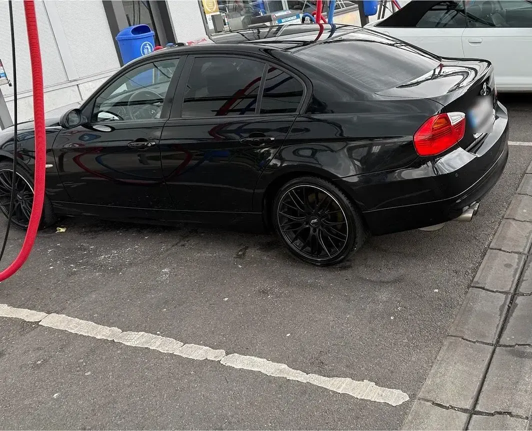 Gebraucht BMW 318 143 PS (105 kW) 2008 Schwarz Limousine