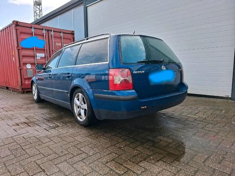 Gebraucht VW Passat 131 PS (96 kW) 2001 Blau Kombi