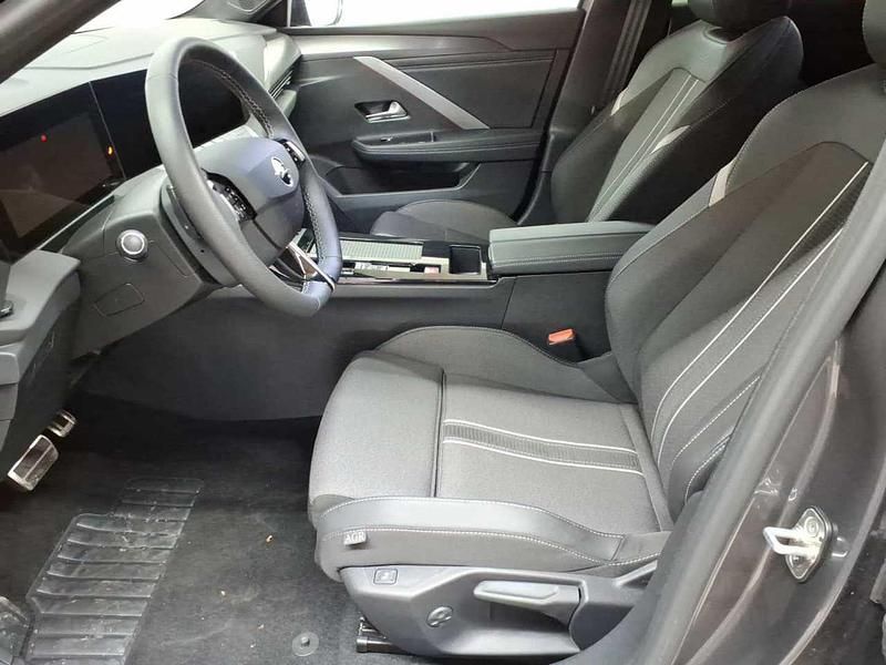 Gebraucht Opel Astra 131 PS (96 kW) 2024 Vulkan grau metallic Limousine