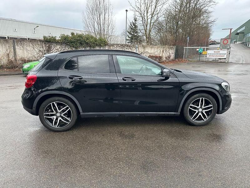 Gebraucht Mercedes GLA200 136 PS (100 kW) 2016 Schwarz SUV