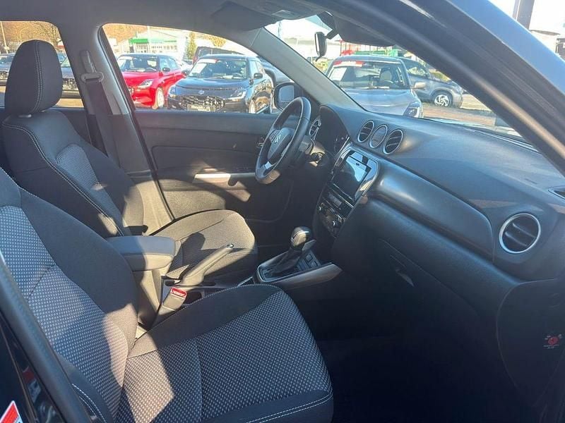 Gebraucht Suzuki Vitara Comfort 102 PS (75 kW) 2024 Schwarz SUV