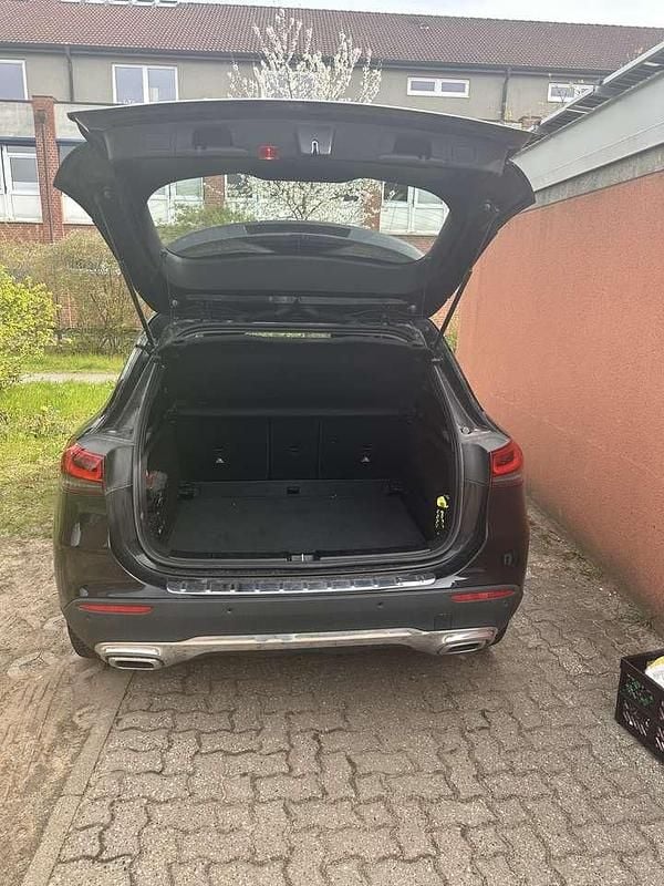 Gebraucht Mercedes GLA200 163 PS (119 kW) 2020 Schwarz SUV