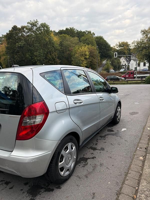 Gebraucht Mercedes A160 95 PS (69 kW) 2011 Grau Limousine