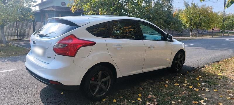 Gebraucht Ford Focus 125 PS (91 kW) 2014 Weiß Limousine