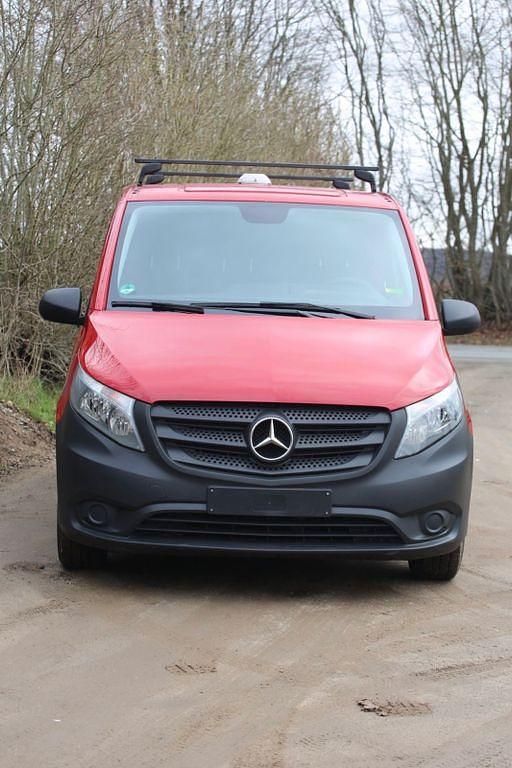 Second-hand Mercedes Vito 88 CP (64 kW) 2015 Roșu Van