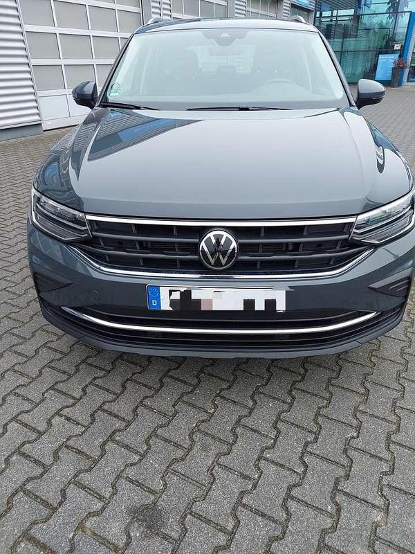 Gebraucht VW Tiguan Move 150 PS (110 kW) 2024 Grau SUV