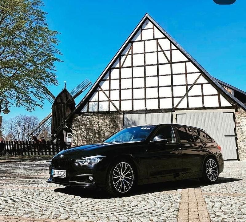Schwarz Gebraucht 2016 BMW 320 Advantage Kombi | 10.000 € (Fairer Preis) - Bild 1/4