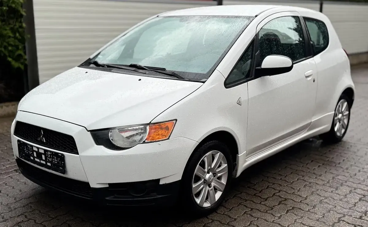 Gebraucht Mitsubishi Colt 95 PS (69 kW) 2012 Weiß Kleinwagen