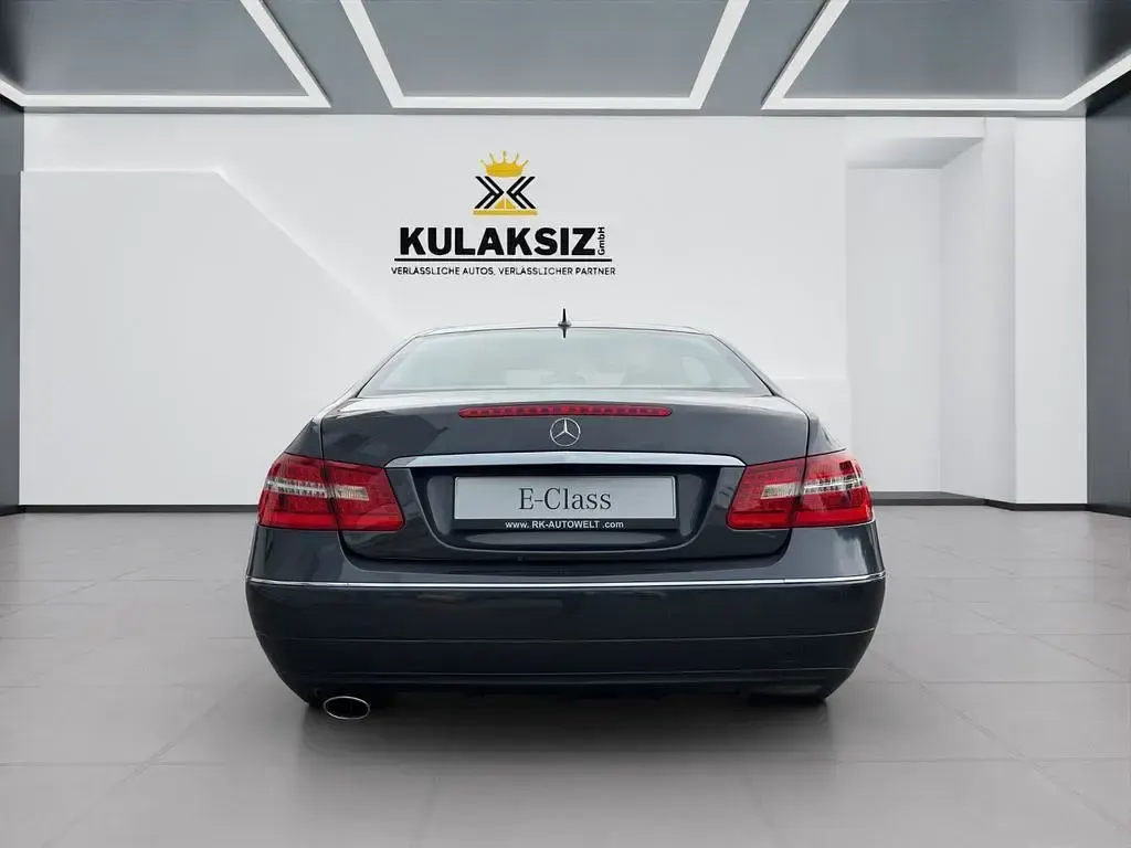 Gebraucht Mercedes E220 Avantgarde 170 PS (125 kW) 2011 Grau Coupé