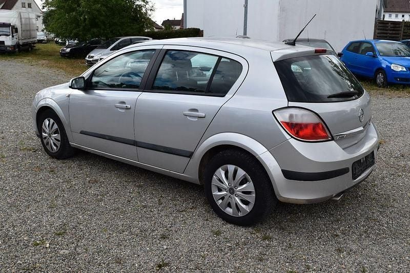Gebraucht Opel Astra Sport 105 PS (77 kW) 2005 Silber Limousine
