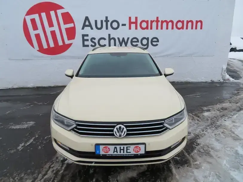 Gebraucht VW Passat Trendline 150 PS (110 kW) 2019 Hellelfenbein Kombi