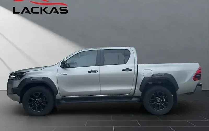 Gebraucht Toyota HiLux Basis 204 PS (150 kW) 2024 Silver metallic (silber) Pickup
