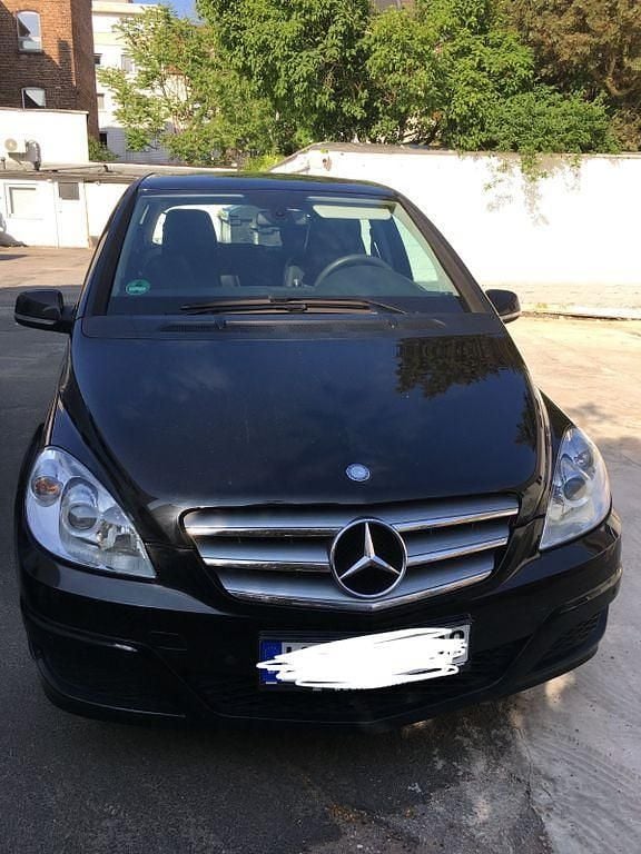 Schwarz Gebraucht 2011 Mercedes B180 Van / Kleinbus | 4.800 € (Guter Preis) - Bild 1/4