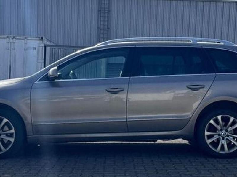 Gebraucht Skoda Superb 140 PS (102 kW) 2012 Beige Kombi