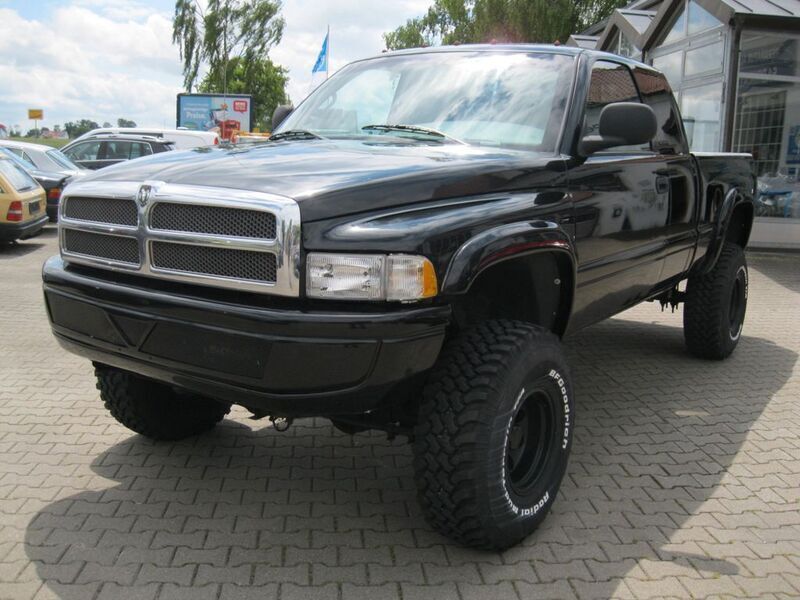 Schwarz Gebraucht 1998 Dodge Magnum SUV | 15.900 € - Bild 1/4