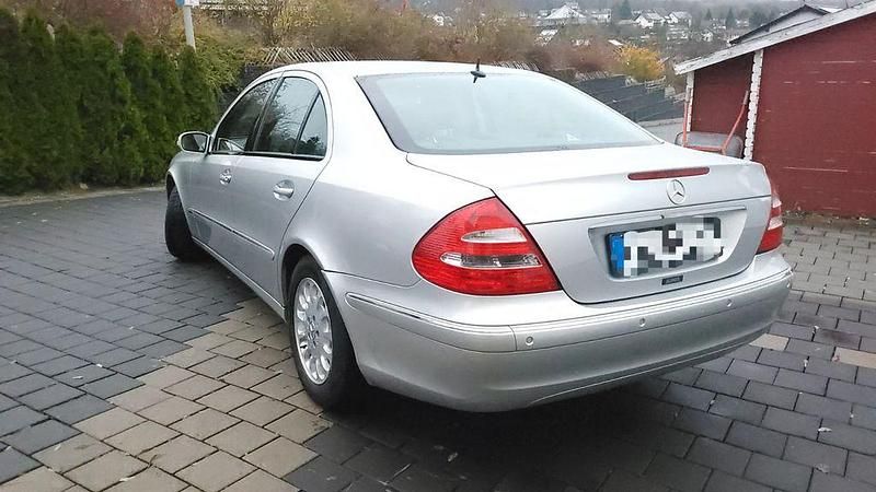 Gebraucht Mercedes E200 Elegance 163 PS (119 kW) 2003 Silber Limousine