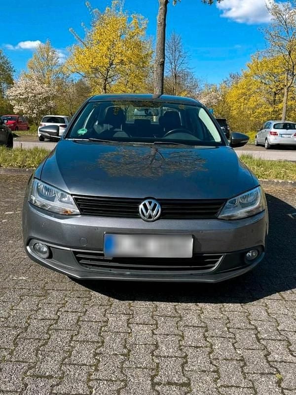 Gebraucht VW Jetta 105 PS (77 kW) 2012 Grau Limousine
