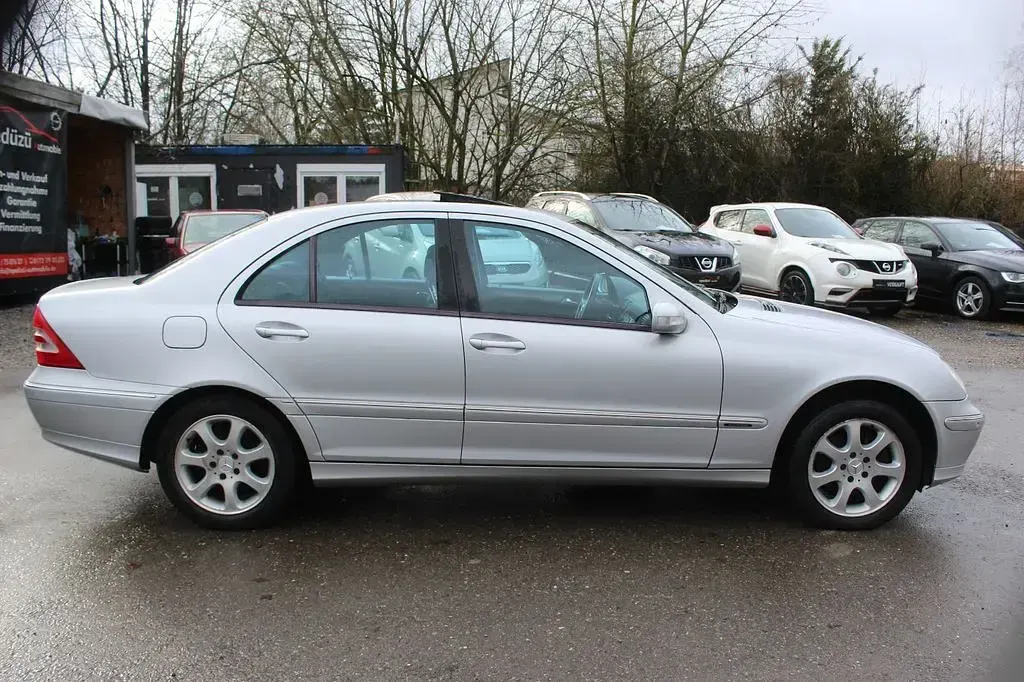 Gebraucht Mercedes C320 Avantgarde 218 PS (160 kW) 2003 Silber Limousine