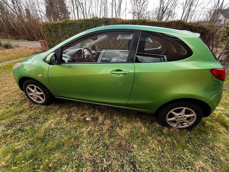 Second-hand Mazda 2 75 CP (55 kW) 2009 Verde Hatchback