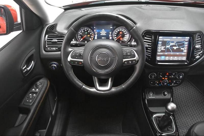 Gebraucht Jeep Compass Limited 140 PS (102 kW) 2019 Rot SUV